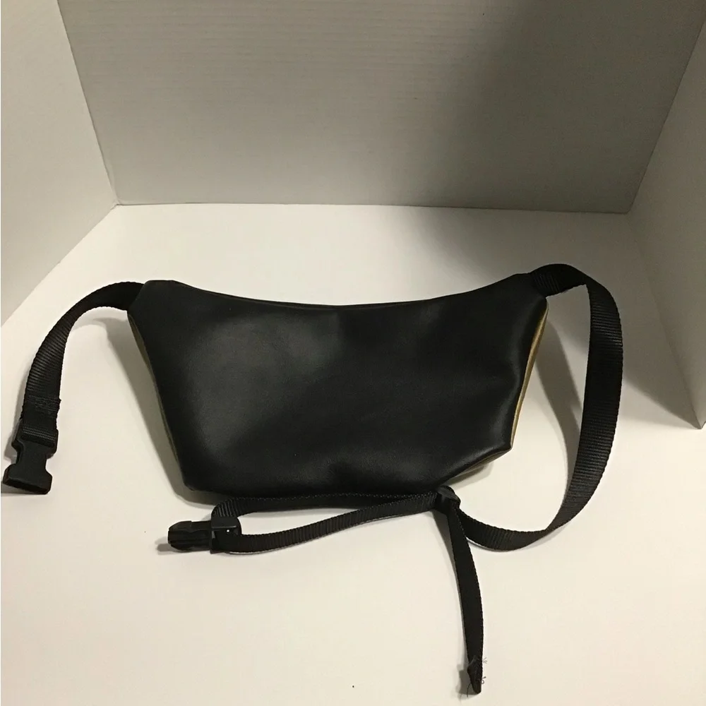 Mardi Gras 2023 Zulu Fanny Pack (New) - Picture 2 of 11